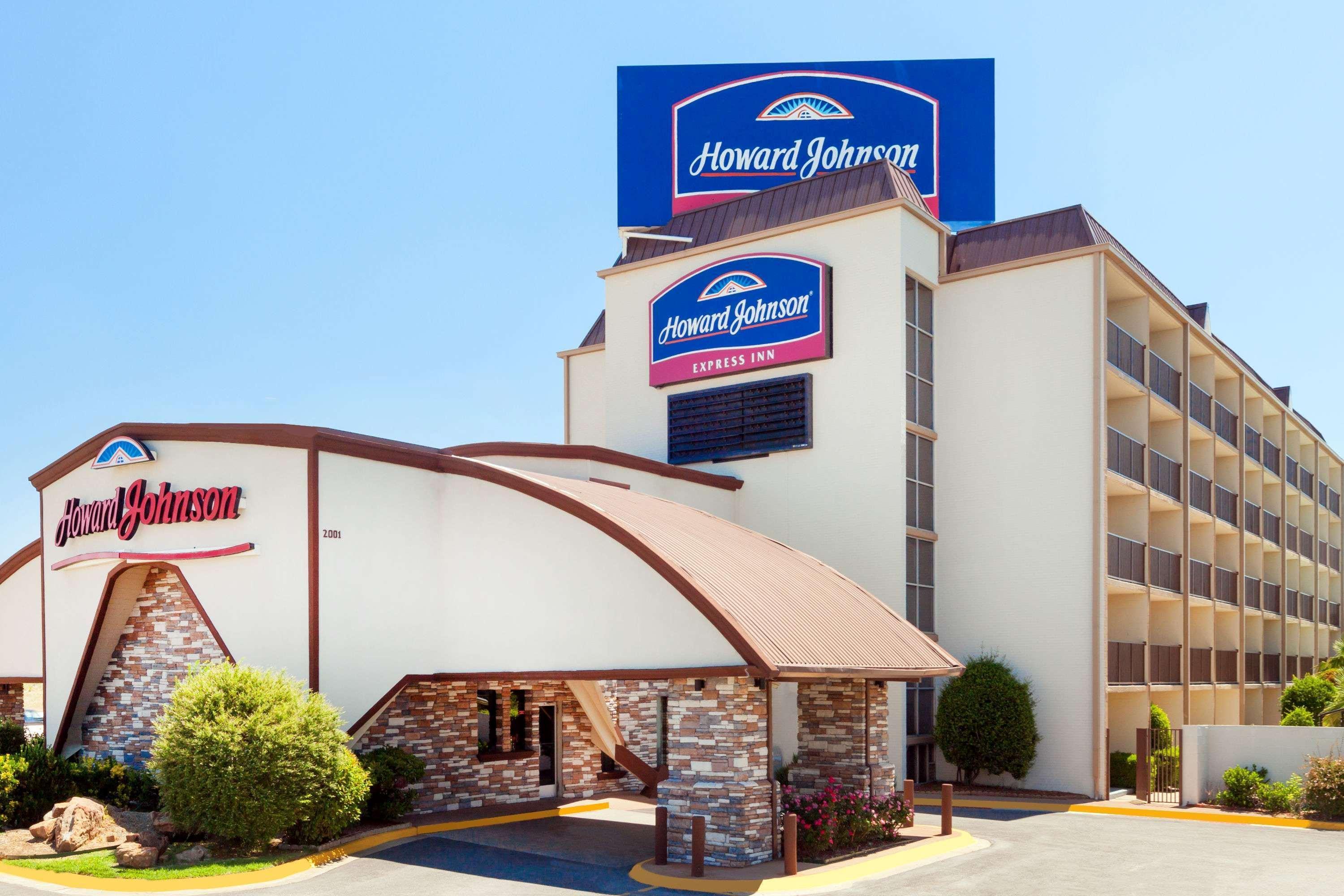 Howard Johnson By Wyndham Arlington Ballpark / Six Flags Exterior photo